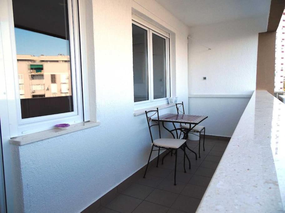 Eurit Apartment Shown In Detail Split Exterior photo