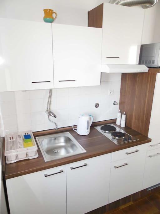 Eurit Apartment Shown In Detail Split Exterior photo